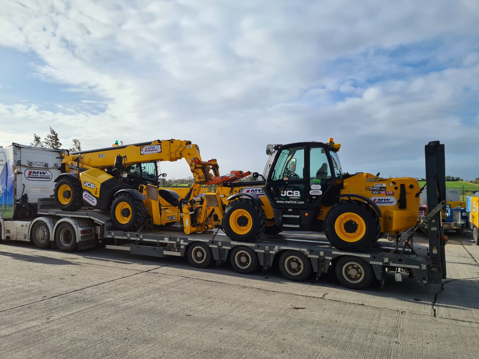 2 JCB handlers heading out on hire